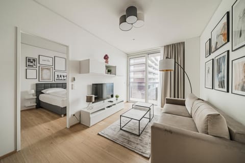 Bed, TV and multimedia, Living room, Photo of the whole room, Seating area, Bedroom