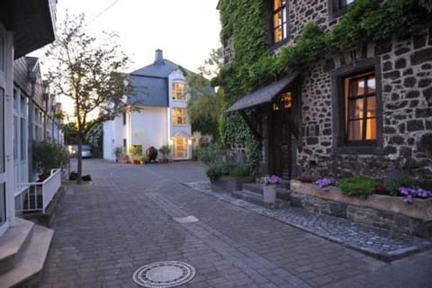 Day, Neighbourhood, Garden