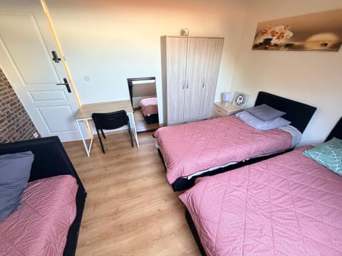 JULIA Chambre meublée Terrasse Parking près de Paris Vacation rental in Corbeil-Essonnes