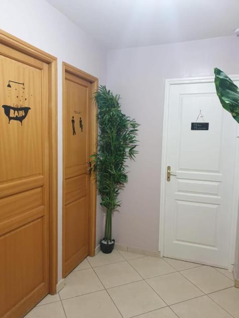 JULIA Chambre meublée Terrasse Parking près de Paris Vacation rental in Corbeil-Essonnes