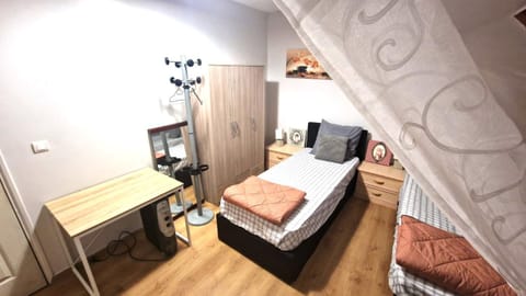 JULIA Chambre meublée Terrasse Parking près de Paris Vacation rental in Corbeil-Essonnes