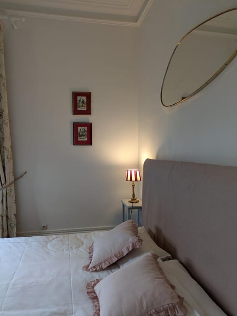 Chambre d'hôte - petit château à la campagne Bed and Breakfast in Normandy