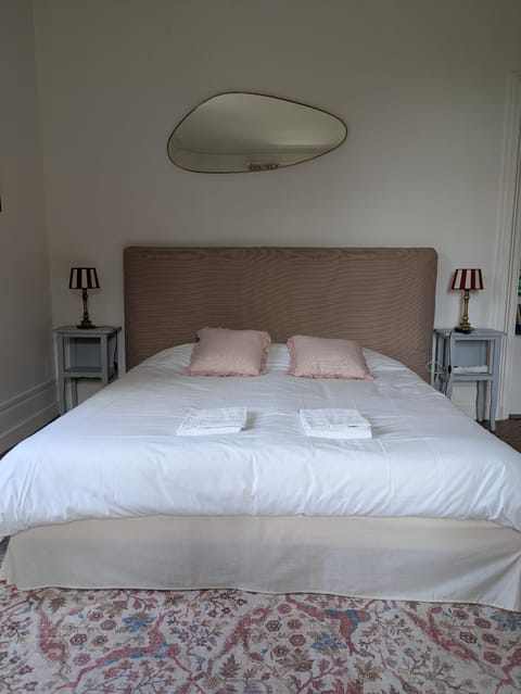 Chambre d'hôte - petit château à la campagne Bed and Breakfast in Normandy