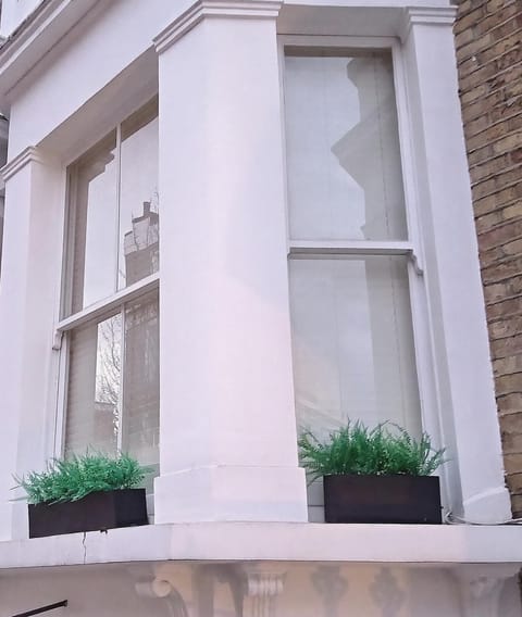 Property building, Nearby landmark, Property logo or sign, Neighbourhood, Natural landscape, Other, Photo of the whole room, City view, Garden view, Landmark view, Street view, Certificate/Award, Quiet street view, Inner courtyard view, internet, VIP
