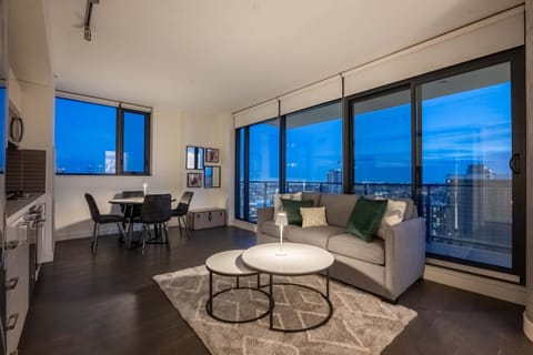 Nearby landmark, Bed, View (from property/room), Balcony/Terrace, Kitchen or kitchenette, Living room, Seating area, Dining area, City view, City view, Landmark view, Landmark view, heating, heating, kitchen, kitchen, air conditioner, air conditioner
