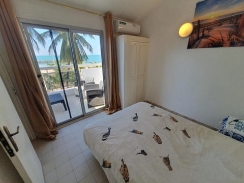 Bed, Photo of the whole room, Bedroom, towels, air conditioner