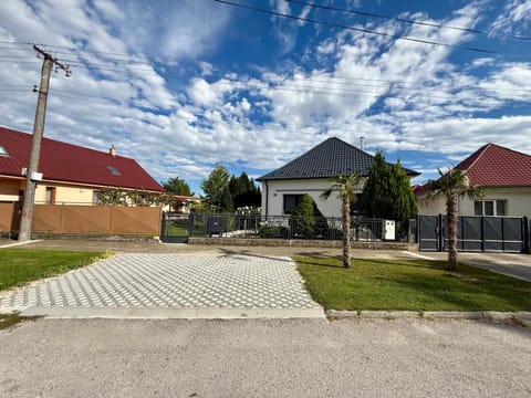 Property building, Neighbourhood, Parking