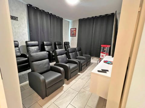 Spacious 5BR Villa w/ Private Pool Near Disney & Orlando! House in Kissimmee