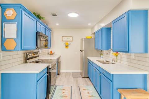 1 Mi to Dtwn Home with Furnished Patio in Pensacola House in Pensacola