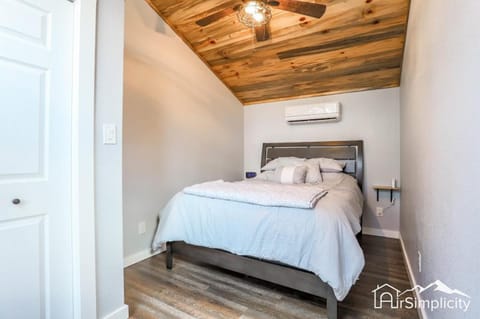 Heart of Golden Balcony Near Mtns & Red Rocks Bed and Breakfast in Golden