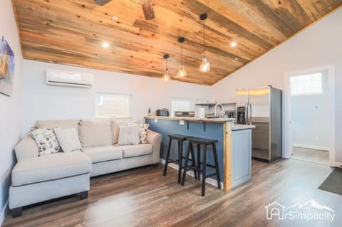 Heart of Golden Balcony Near Mtns & Red Rocks Bed and Breakfast in Golden