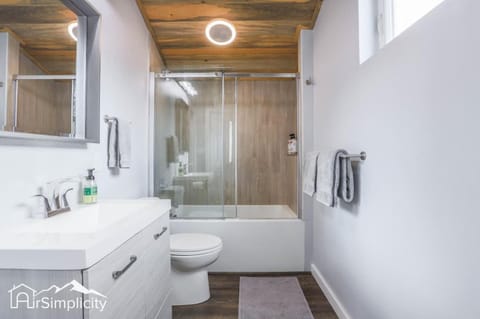 Heart of Golden Balcony Near Mtns & Red Rocks Bed and Breakfast in Golden