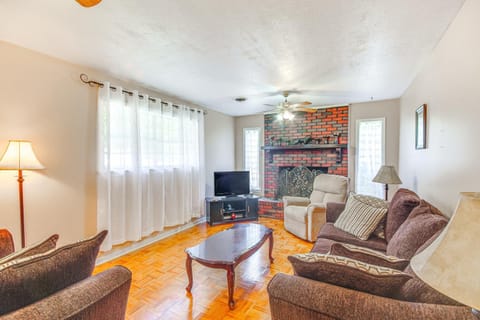 Inviting Vicksburg Home with Patio and Charcoal Grill! House in Vicksburg