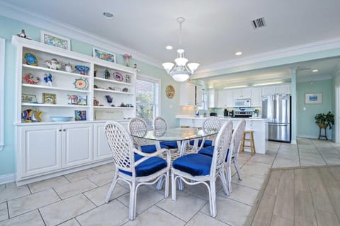 Golden Sunrise House in West Beach