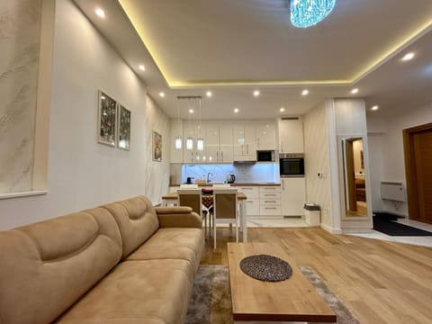 TV and multimedia, Kitchen or kitchenette, Living room, Seating area