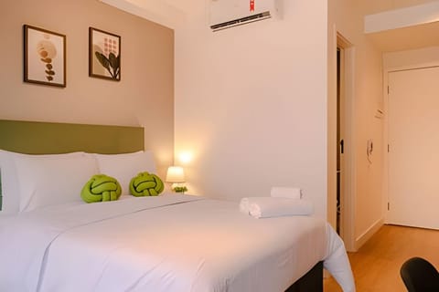 Bed, View (from property/room), Photo of the whole room, Bedroom