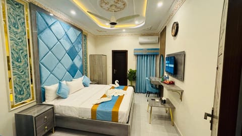 Bed, TV and multimedia, Bedroom, air conditioner