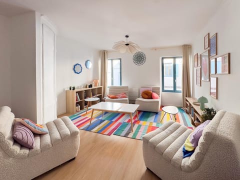 Living room, Seating area