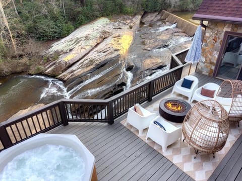 Patio, Natural landscape, Hot Tub, Seating area, River view