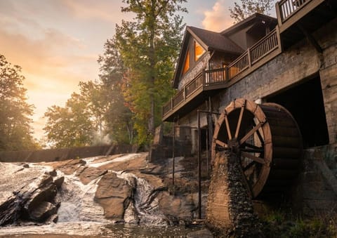Lay Lodge at Falling Water Resort House in South Carolina