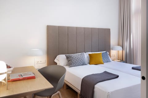 Bed, Seating area, Bedroom