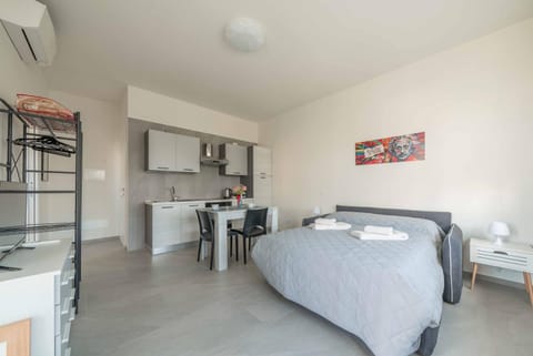 Bed, Photo of the whole room, Bedroom, air conditioner