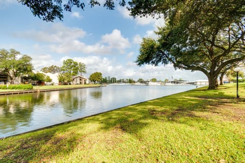 Waterfront Condo on Lake Conroe with Boat Launch! Apartment in Lake Conroe