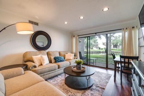 Waterfront Condo on Lake Conroe with Boat Launch! Apartment in Lake Conroe