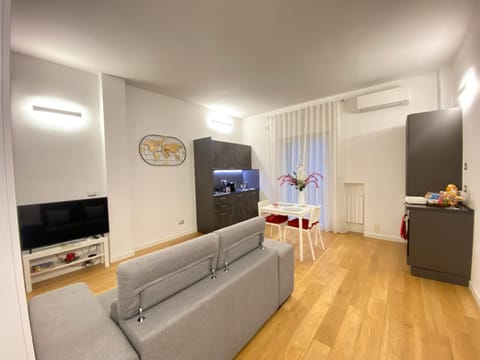 TV and multimedia, Living room, Evening entertainment, air conditioner