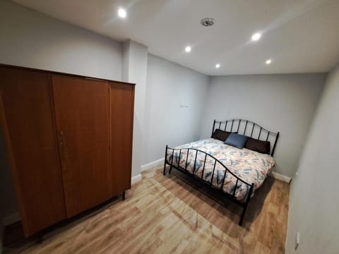 Cosy and spacious room in home with King Size bed Vacation rental in Nottingham