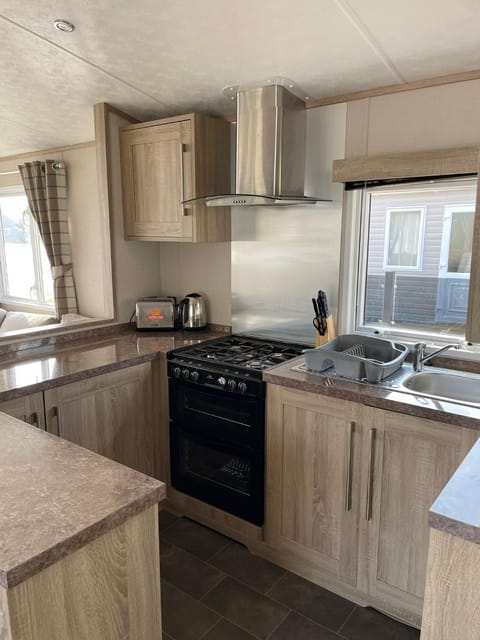 The Lakeside 55 Caravan 8 Bert with Hot Tub at Tattershall Lakes House in Tattershall