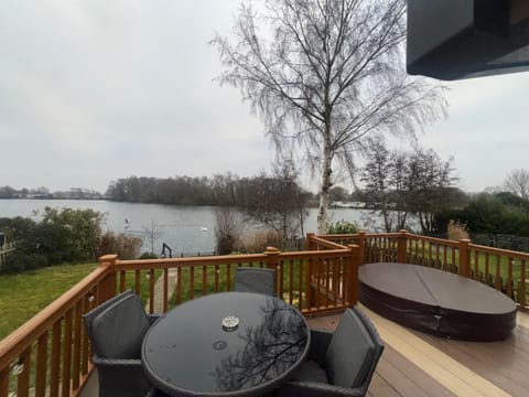 The Lakeside 55 Caravan 8 Bert with Hot Tub at Tattershall Lakes House in Tattershall