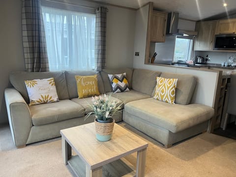 The Lakeside 55 Caravan 8 Bert with Hot Tub at Tattershall Lakes House in Tattershall