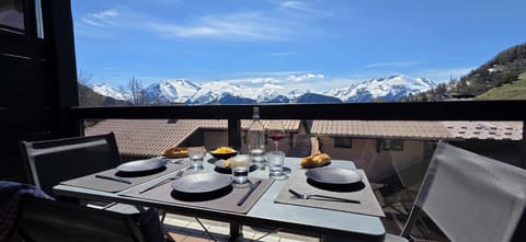 Appartement premium entièrement rénové - 100m Alpe express - Retour ski aux pieds Apartment in Huez