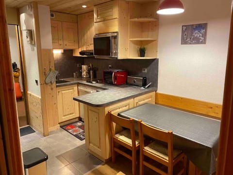 Appartement aux Coches skis aux pieds Apartment in Landry