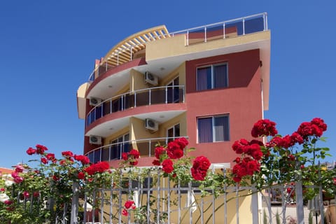 Facade/entrance, Garden