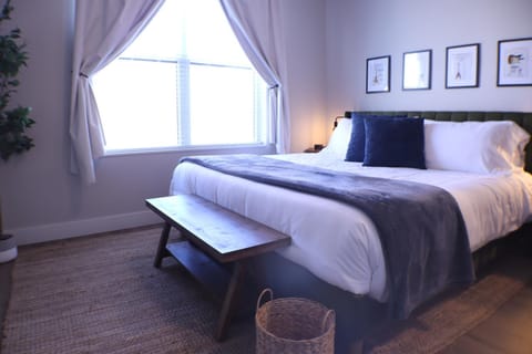 Cozy Apt, Gym, King Bds, Sectional, Near Amp Apartment in Rogers