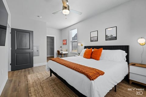 Cozy Apt, Gym, King Bds, Sectional, Near Amp Apartment in Rogers