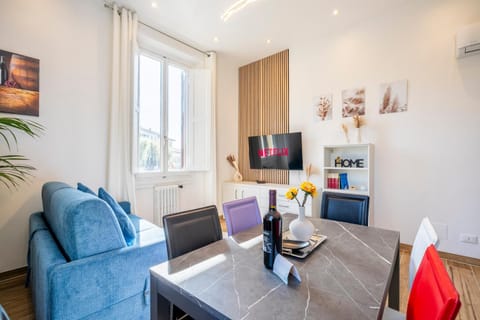 Communal lounge/ TV room, TV and multimedia, Living room, Dining area, Evening entertainment
