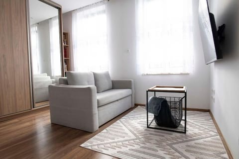 TV and multimedia, Seating area, Evening entertainment