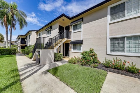 Apartment with Patio and Pool Access in Pompano Beach! Apartment in Deerfield Beach