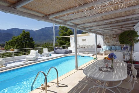 Mountain view, Pool view, Sea view