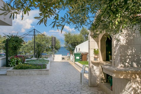 Location, children, Family