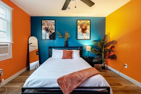 Bed, Photo of the whole room, Bedroom