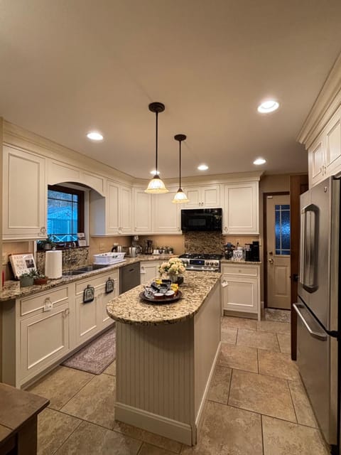 Bluegrass Resort - Nature rich escape, Between the Creation & ARK, Fully equipped kitchen, Pet friendly, Fire pit House in Indiana