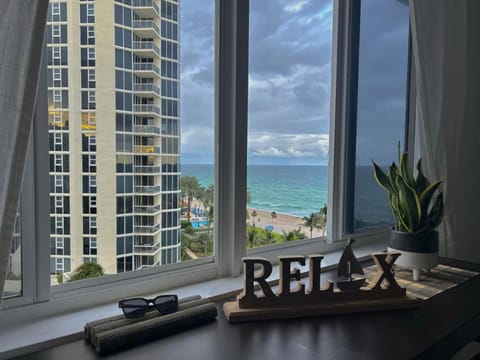 Beach Escape private studio Apartment hotel in Sunny Isles Beach
