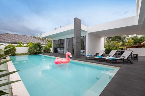 Swimming pool, sunbed