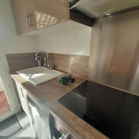 Petit Paradis Hyper Centre Sanary 3 chambres Parking Clims Wifi Terrasse Apartment in Sanary-sur-Mer