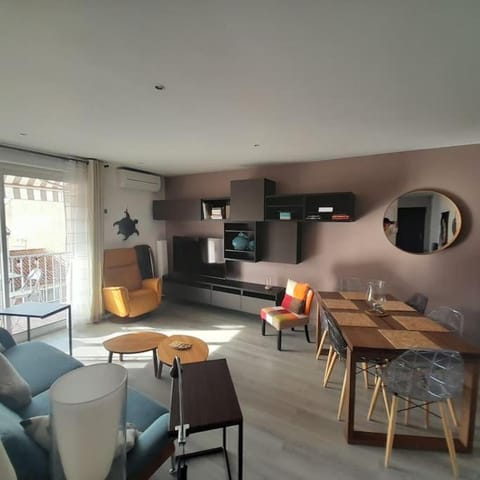 Petit Paradis Hyper Centre Sanary 3 chambres Parking Clims Wifi Terrasse Apartment in Sanary-sur-Mer