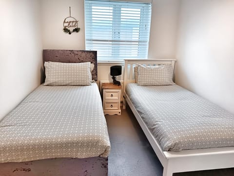 4 miles to Westhill by Lains Lettings Apartment in Aberdeen